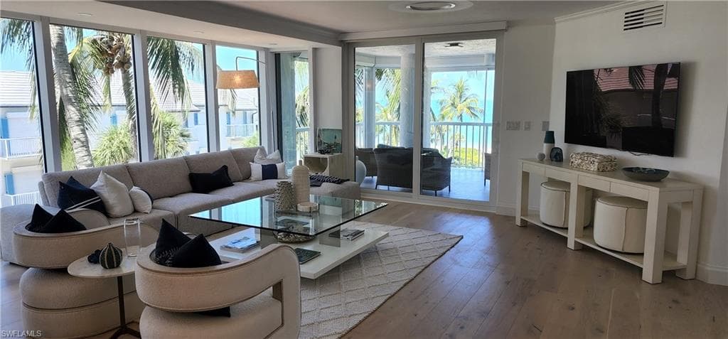 20 Seagate DR # 301, NAPLES FL 34103-3