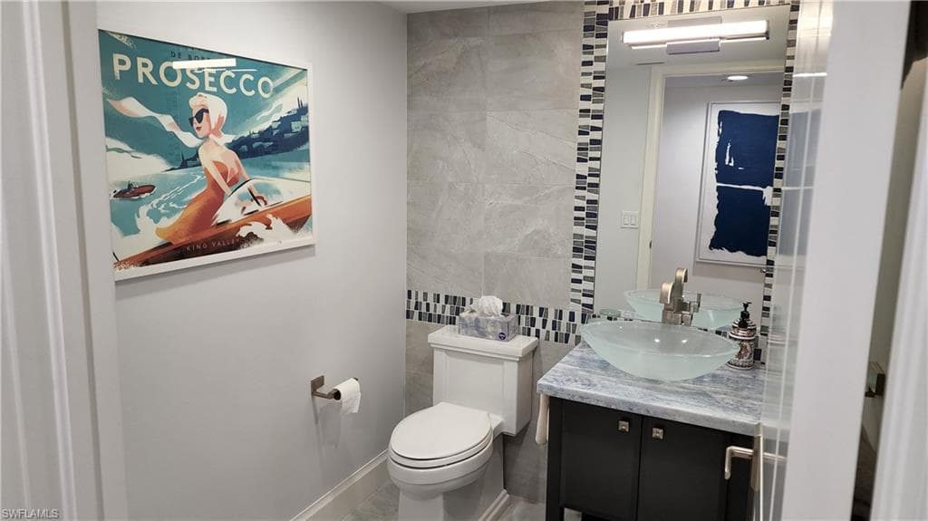 20 Seagate DR # 301, NAPLES FL 34103-7