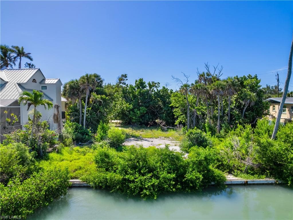 2563 Coconut DR, SANIBEL FL 33957-13