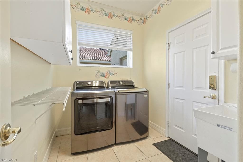 1289 Barrigona CT, NAPLES FL 34119-27