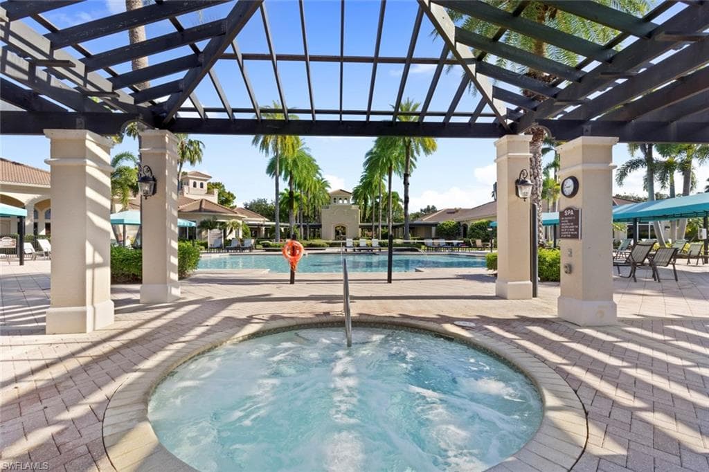 1289 Barrigona CT, NAPLES FL 34119-38