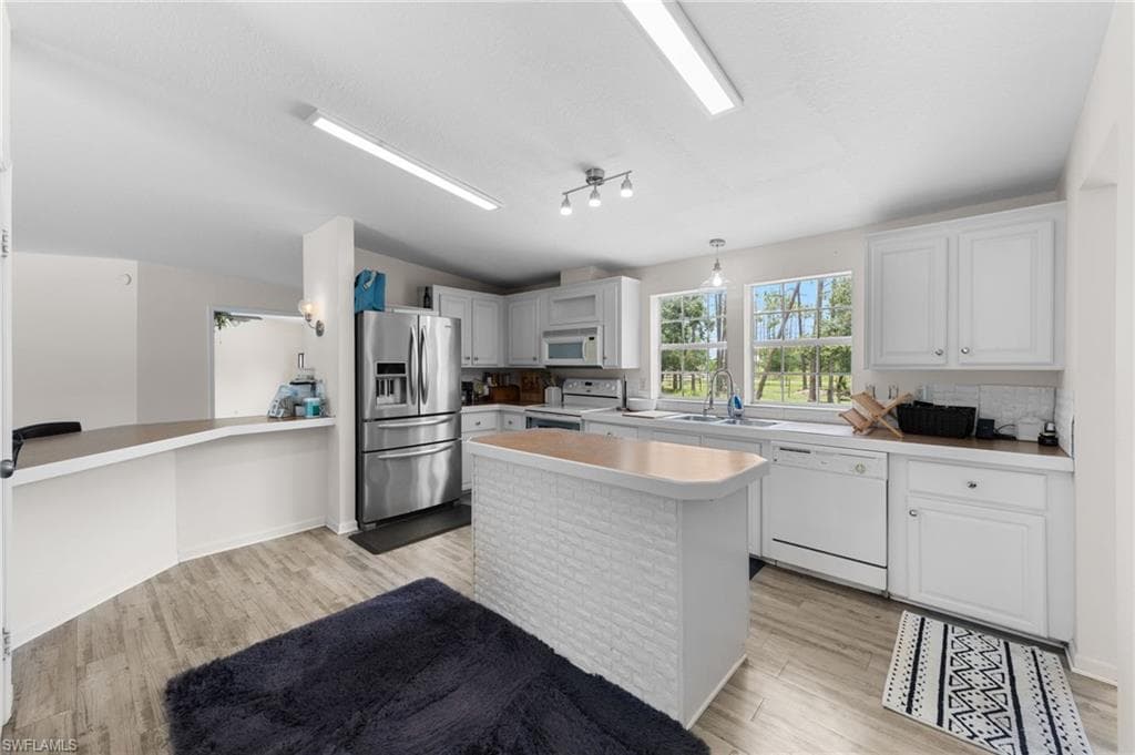 18405 Dykes RD, ESTERO FL 33928-4