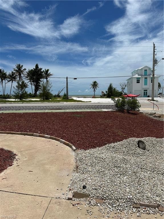 106 Hibiscus DR, FORT MYERS BEACH FL 33931-9