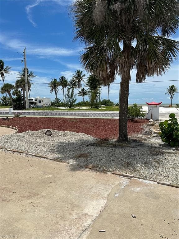 106 Hibiscus DR, FORT MYERS BEACH FL 33931-7