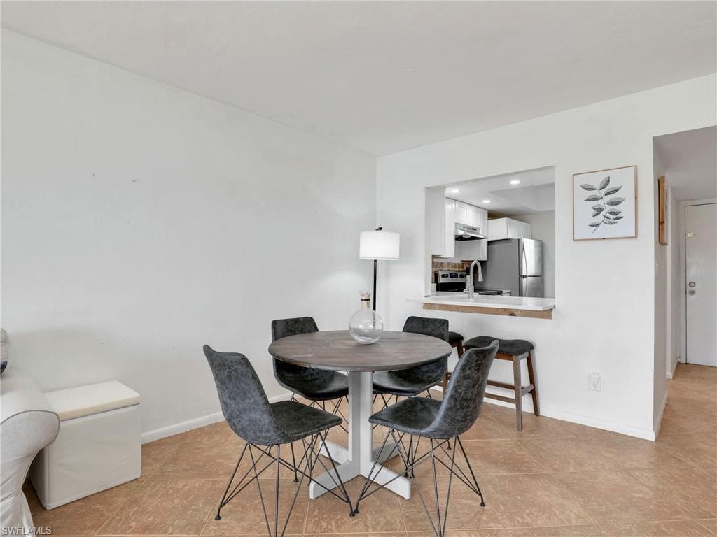 1004 Manatee RD # H202, NAPLES FL 34114-9