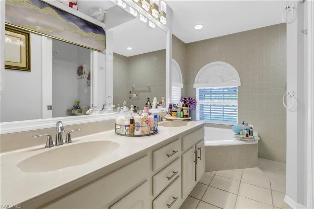 3579 Kent DR, NAPLES FL 34112-16