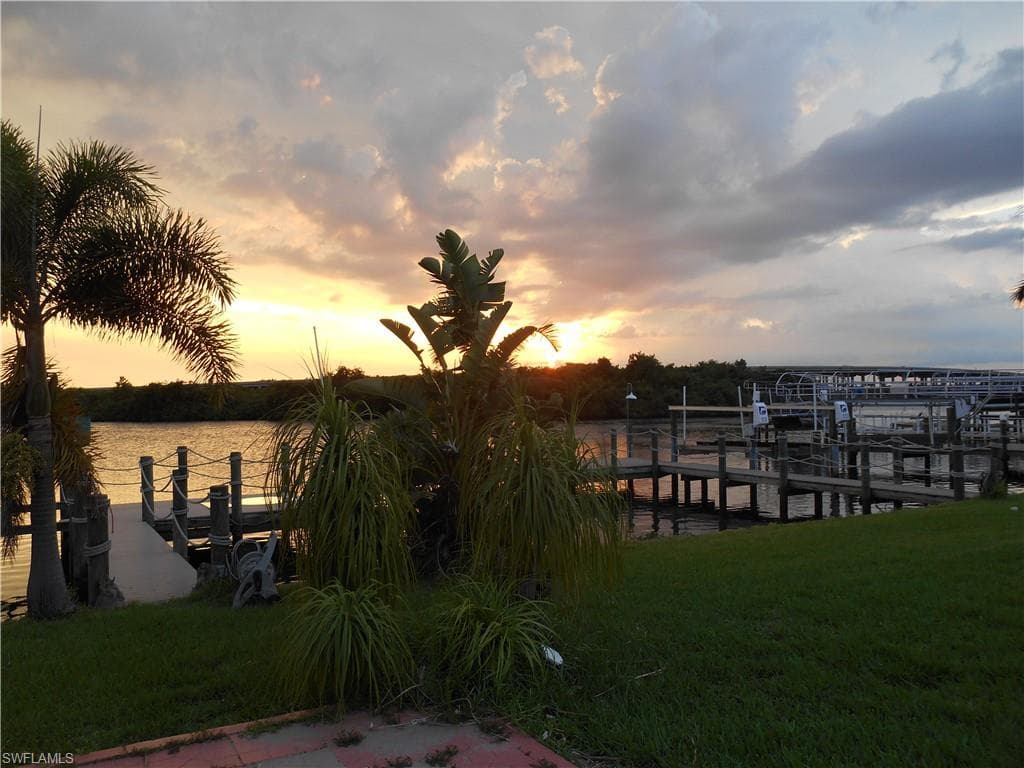 306 Shoreland DR, FORT MYERS FL 33905-5