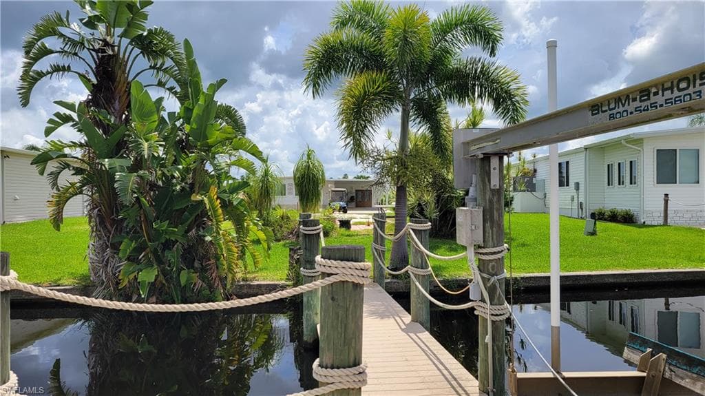 306 Shoreland DR, FORT MYERS FL 33905-3