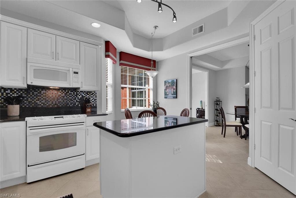 6413 Legacy CIR # 1602, NAPLES FL 34113-11