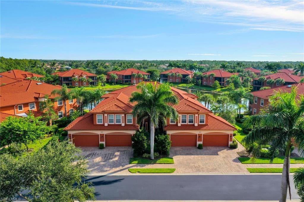 6413 Legacy CIR # 1602, NAPLES FL 34113-2