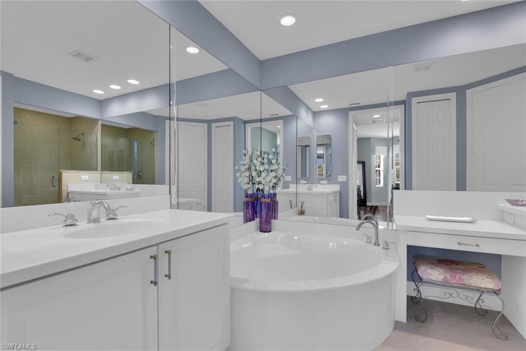 6413 Legacy CIR # 1602, NAPLES FL 34113-23