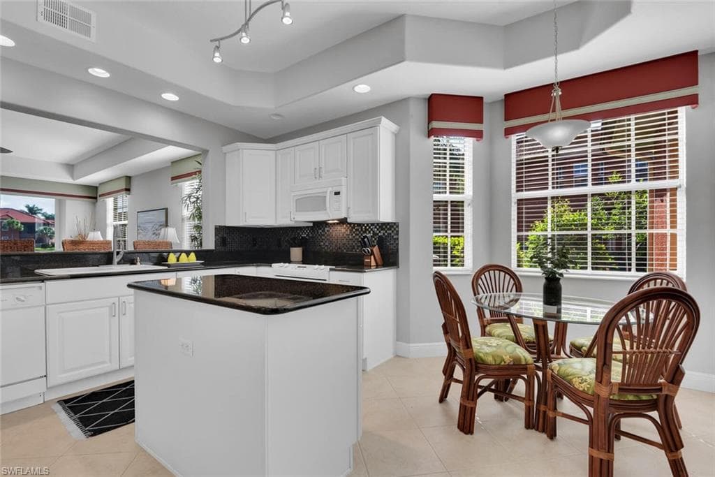 6413 Legacy CIR # 1602, NAPLES FL 34113-14