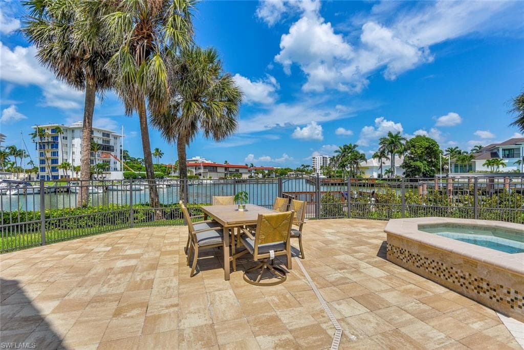 215 Mooring Line DR, NAPLES FL 34102-48