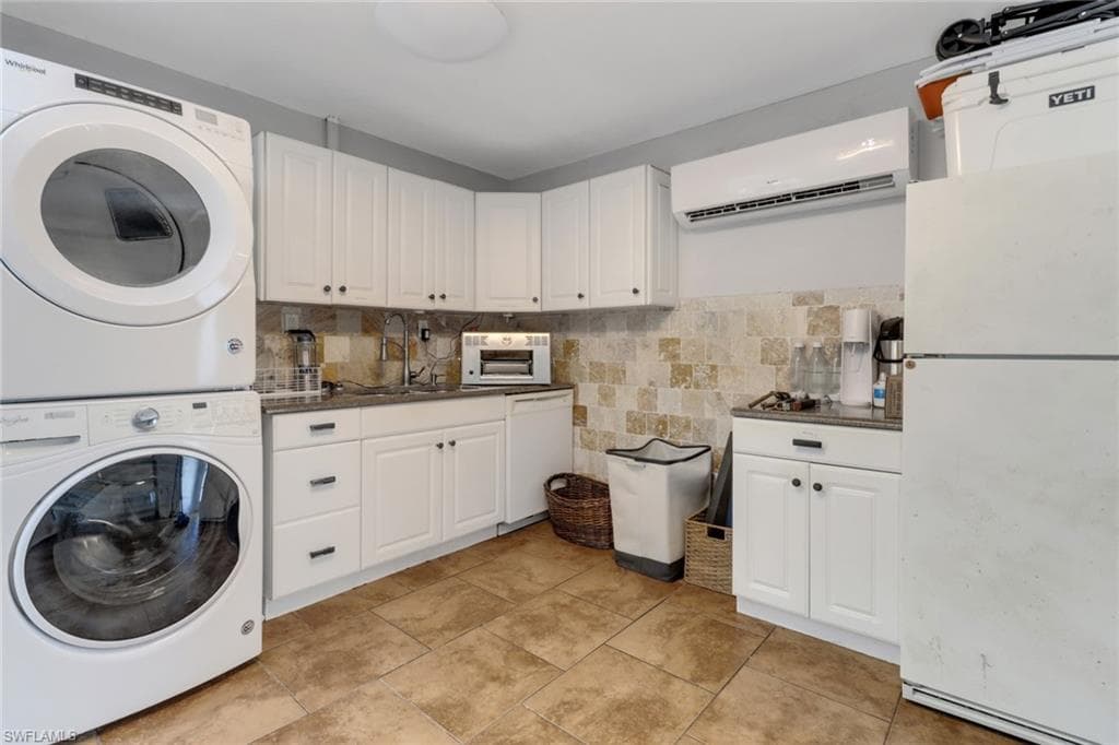 1282 Illinois DR, NAPLES FL 34103-25