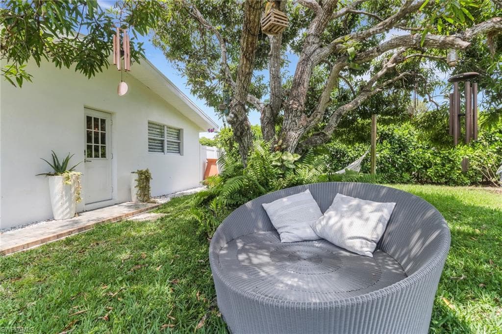 1282 Illinois DR, NAPLES FL 34103-32