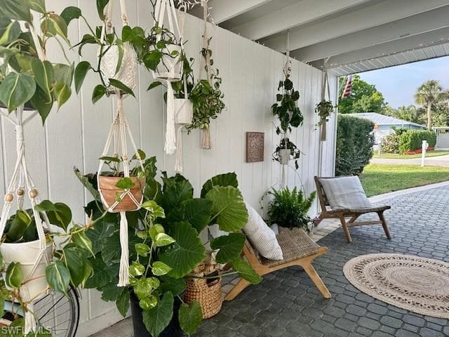 1282 Illinois DR, NAPLES FL 34103-3