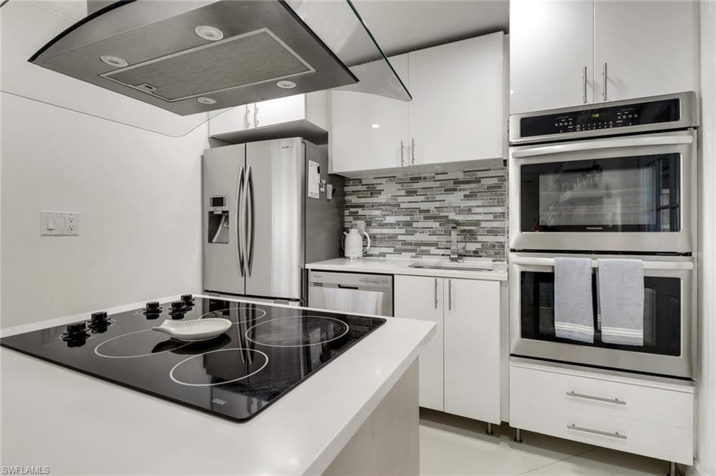 1282 Illinois DR, NAPLES FL 34103-7