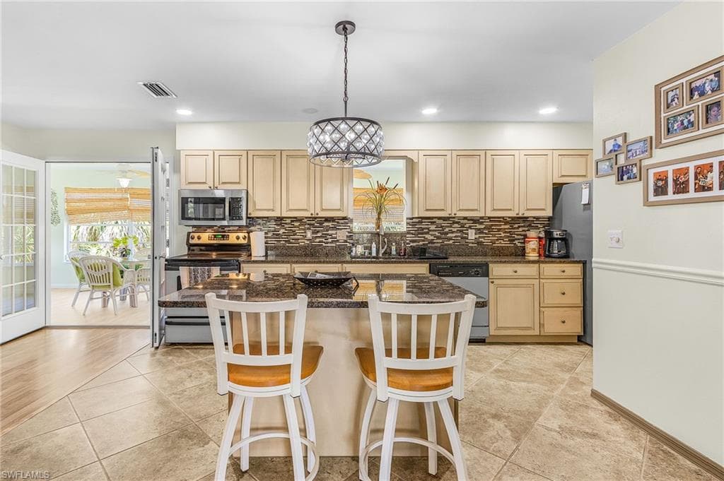 7692 Myrsine CIR, BOKEELIA FL 33922-8