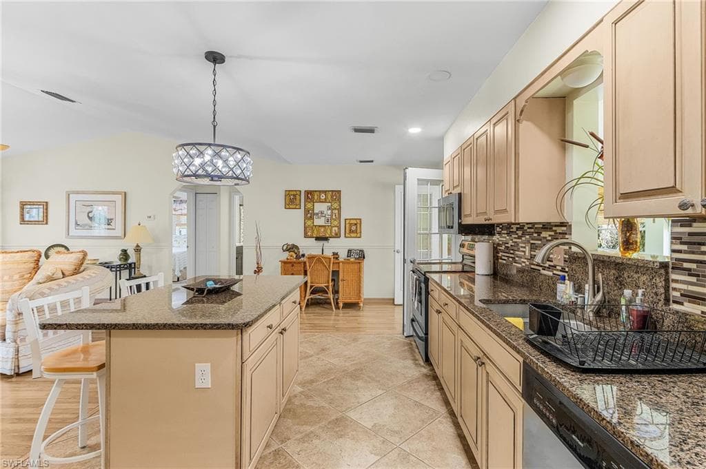 7692 Myrsine CIR, BOKEELIA FL 33922-9