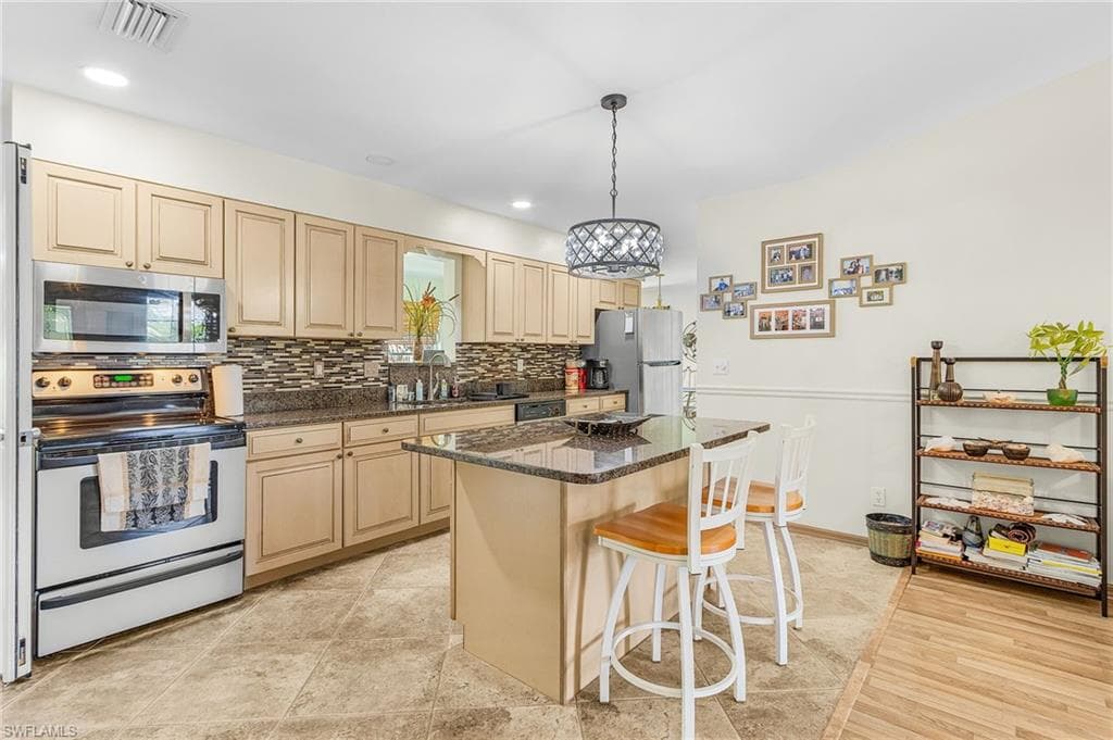 7692 Myrsine CIR, BOKEELIA FL 33922-7