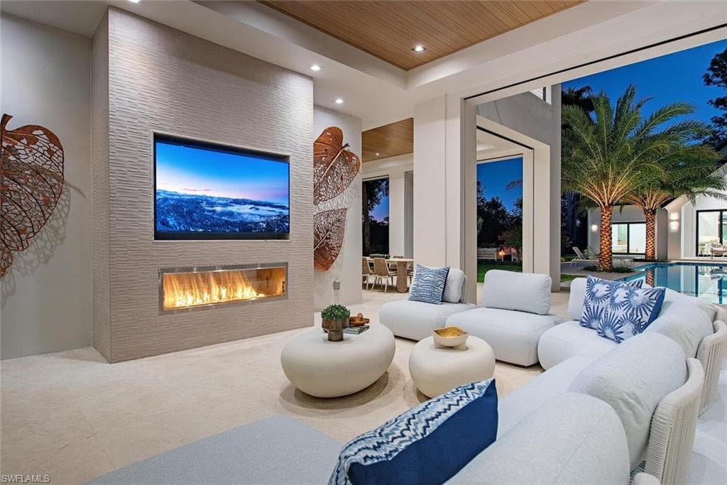 2145 Coach House LN, NAPLES FL 34105-22