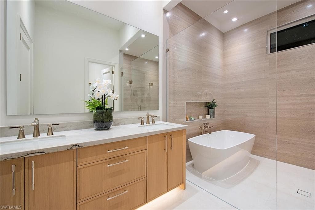 2145 Coach House LN, NAPLES FL 34105-21