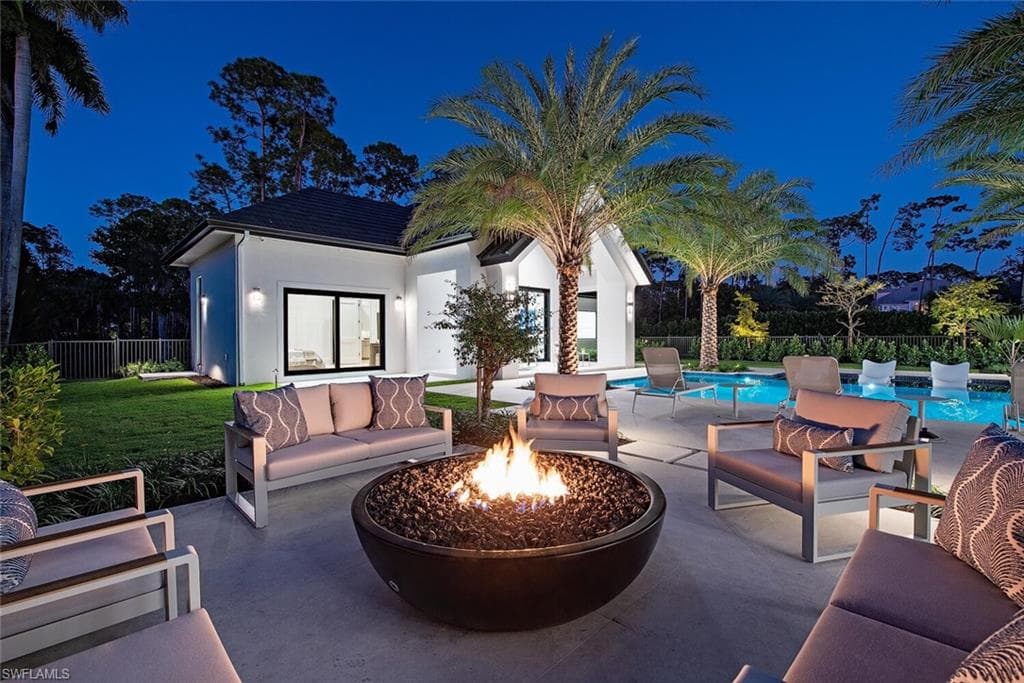 2145 Coach House LN, NAPLES FL 34105-40