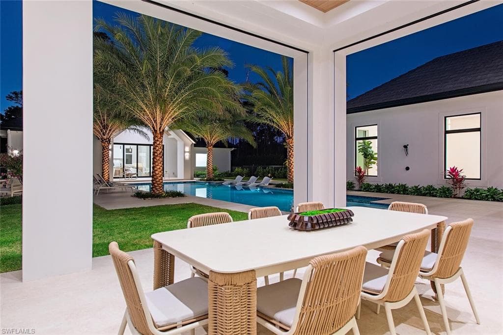 2145 Coach House LN, NAPLES FL 34105-24