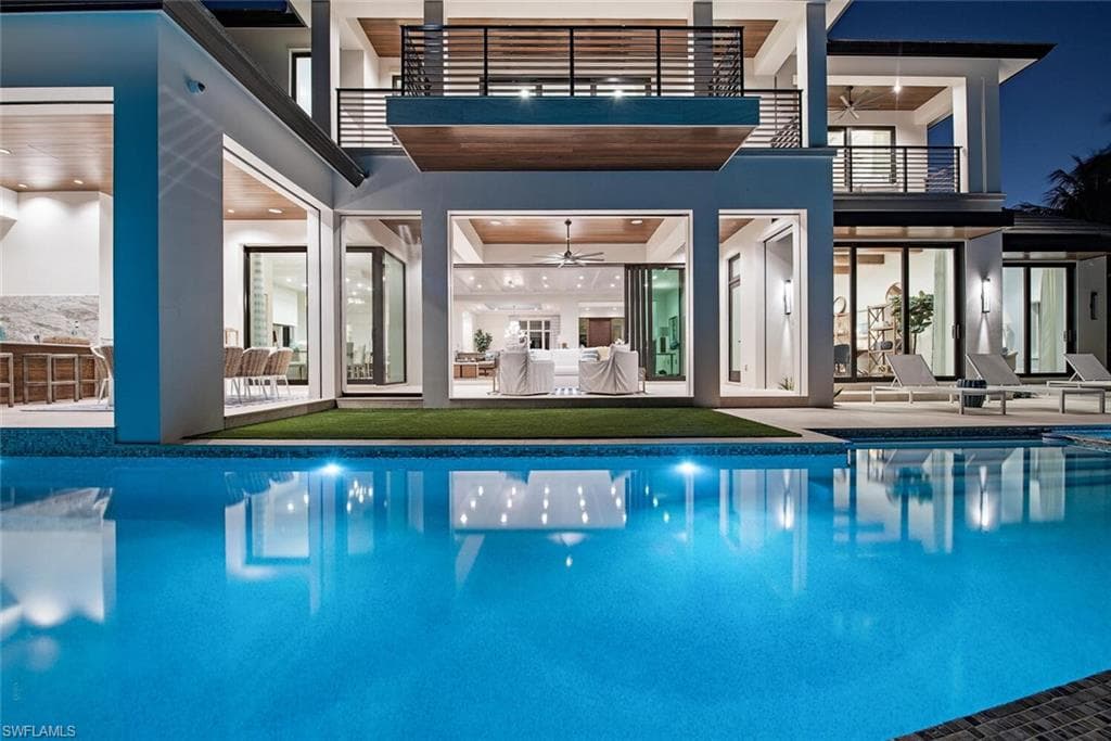 3163 Gin LN, NAPLES FL 34102-1