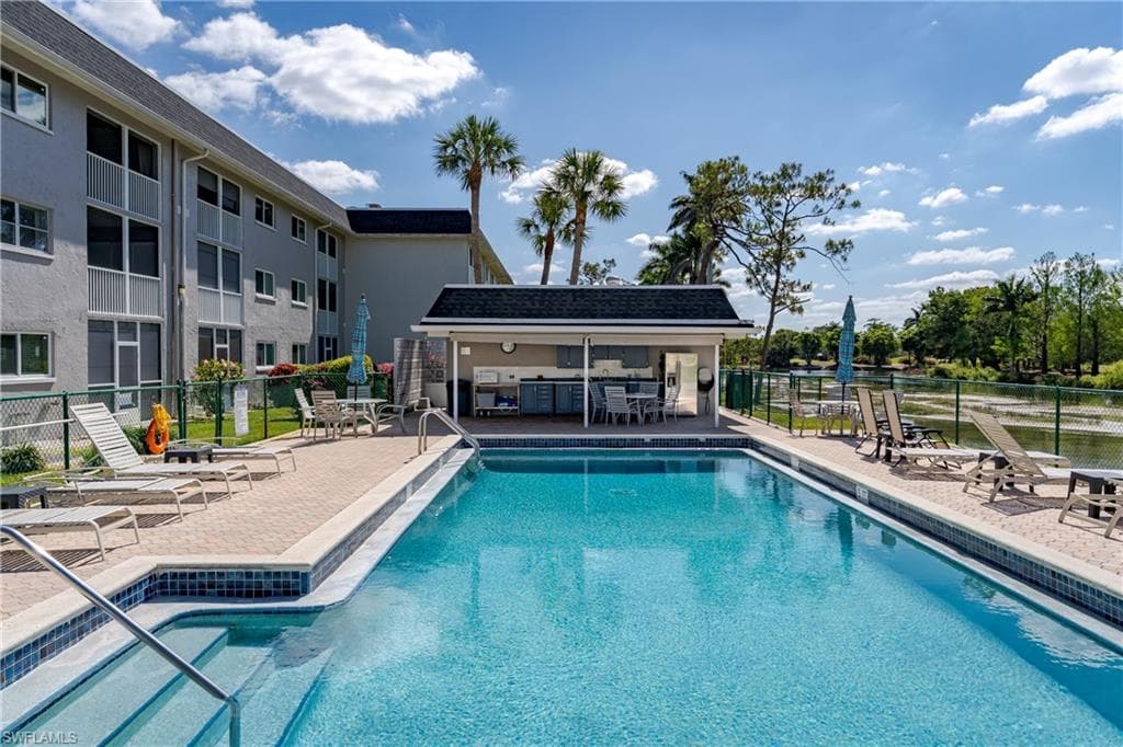 5515 Rattlesnake Hammock RD # 205, NAPLES FL 34113-1