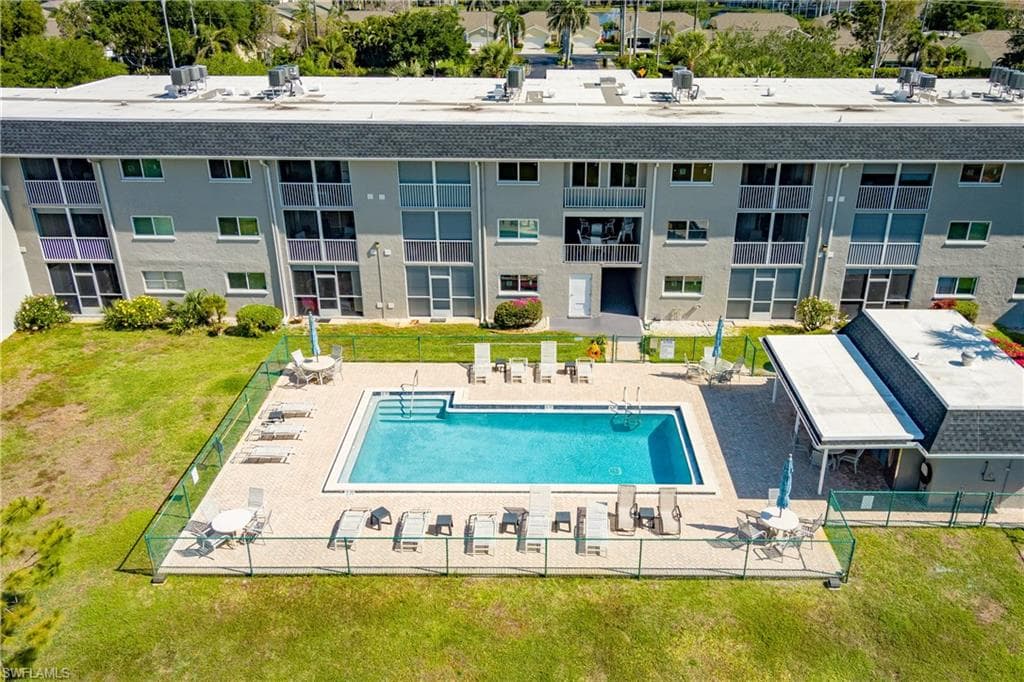 5515 Rattlesnake Hammock RD # 205, NAPLES FL 34113-18