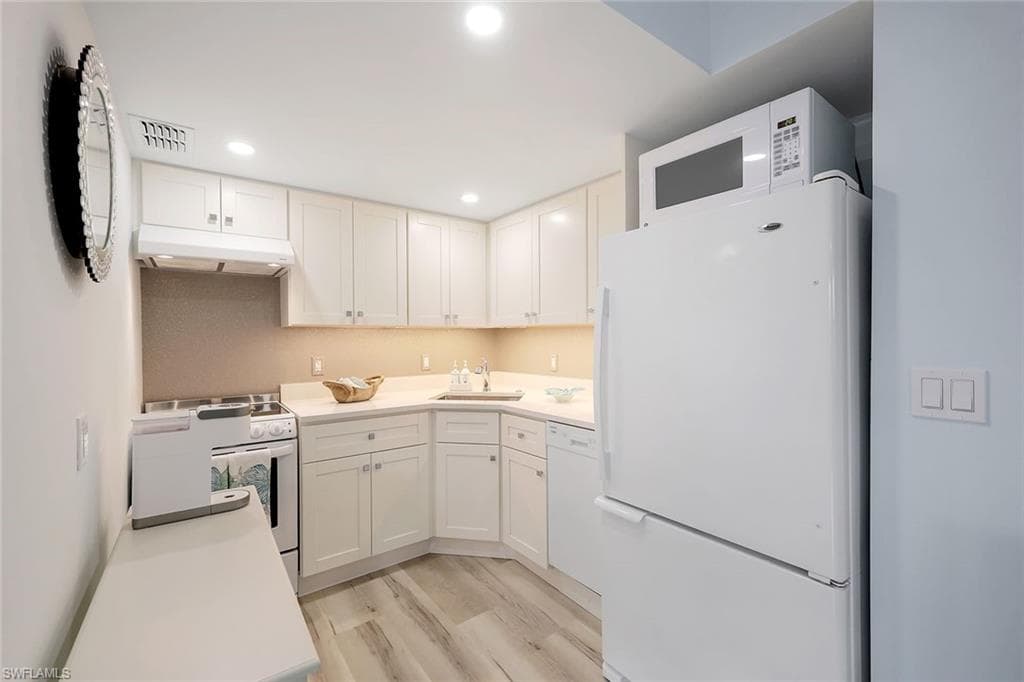 780 10th AVE S # 2, NAPLES FL 34102-8