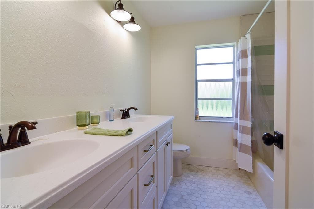 4225 Prestwick CT, NORTH FORT MYERS FL 33903-21