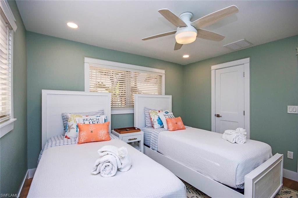 918 Kings Crown DR, SANIBEL FL 33957-31