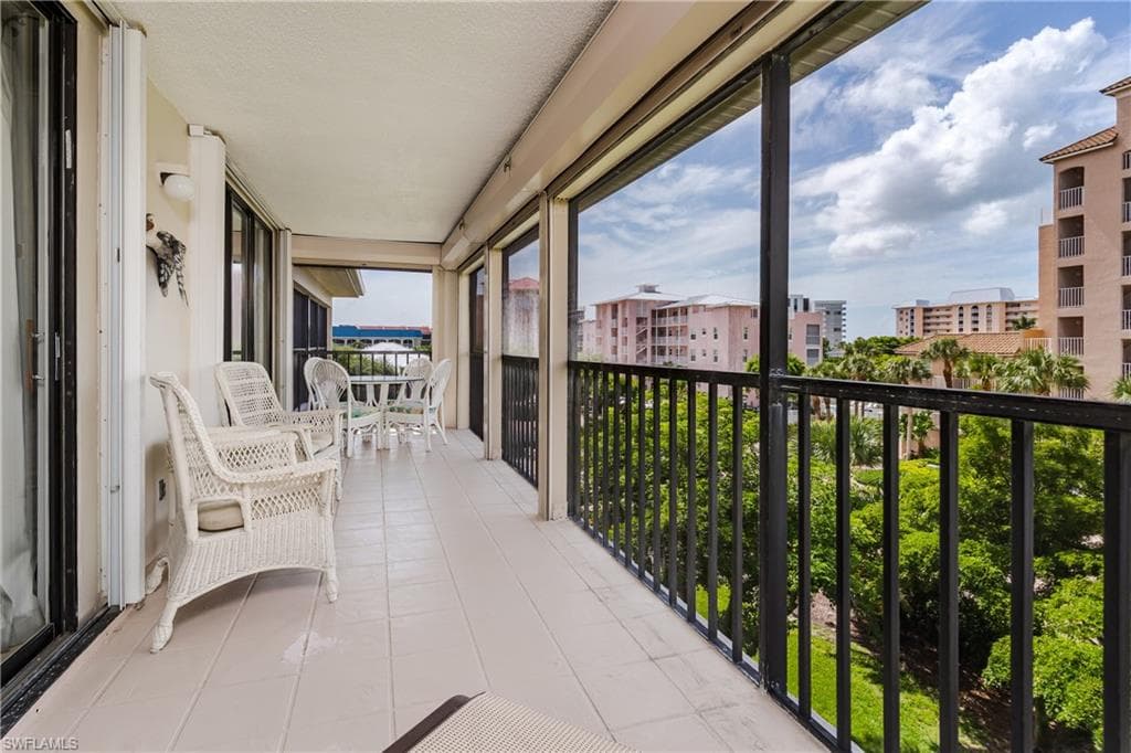1000 Swallow AVE # 12, MARCO ISLAND FL 34145-4