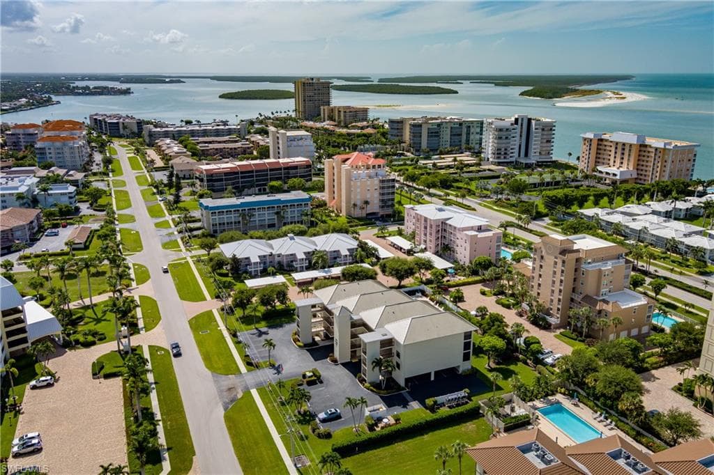 1000 Swallow AVE # 12, MARCO ISLAND FL 34145-19