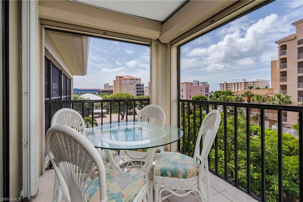 1000 Swallow AVE # 12, MARCO ISLAND FL 34145-3