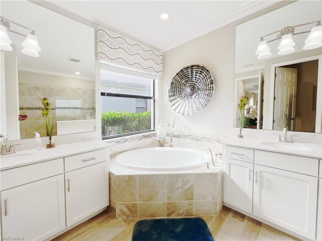 1975 Mustique ST, NAPLES FL 34120-25