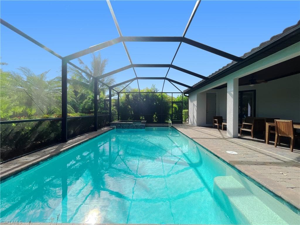 1975 Mustique ST, NAPLES FL 34120-4