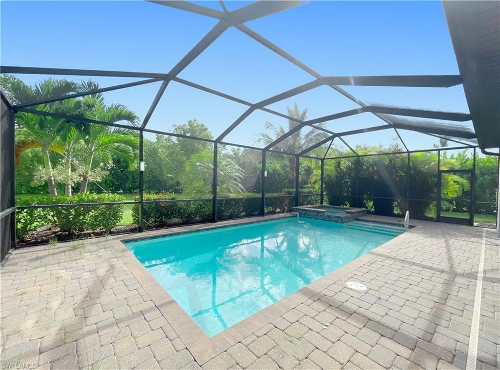1975 Mustique ST, NAPLES FL 34120-3
