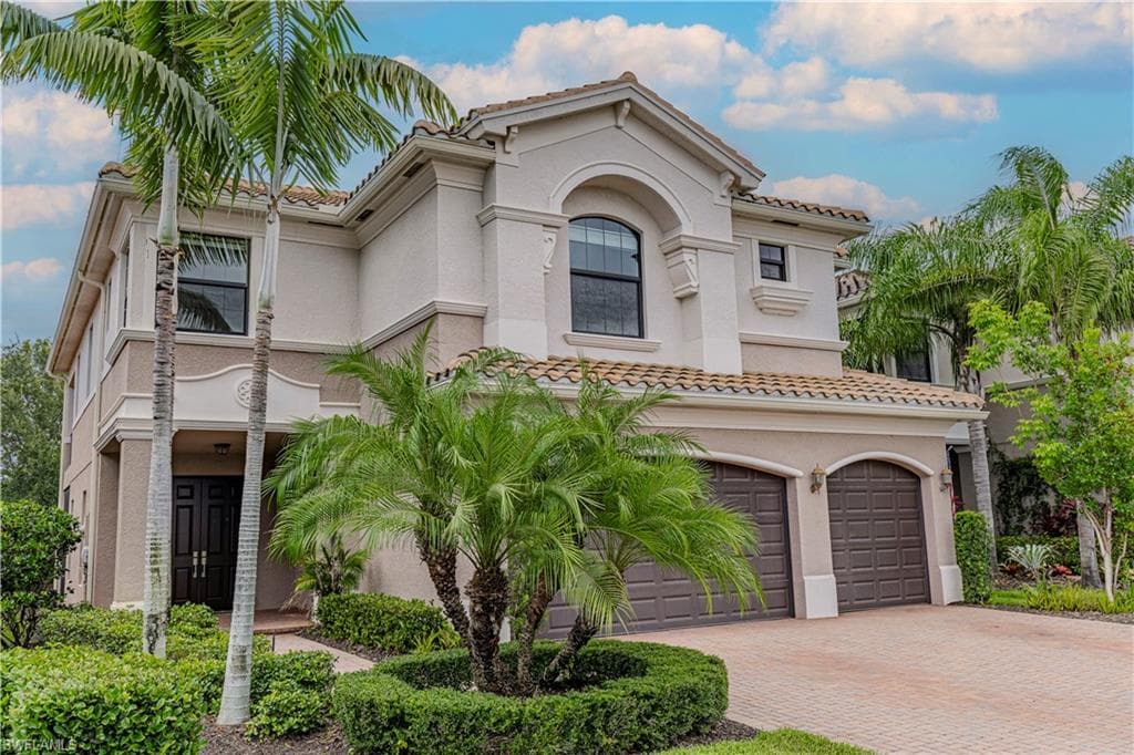 13852 Luna DR, NAPLES FL 34109-22