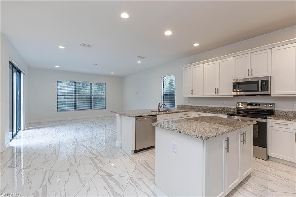 13852 Luna DR, NAPLES FL 34109-6