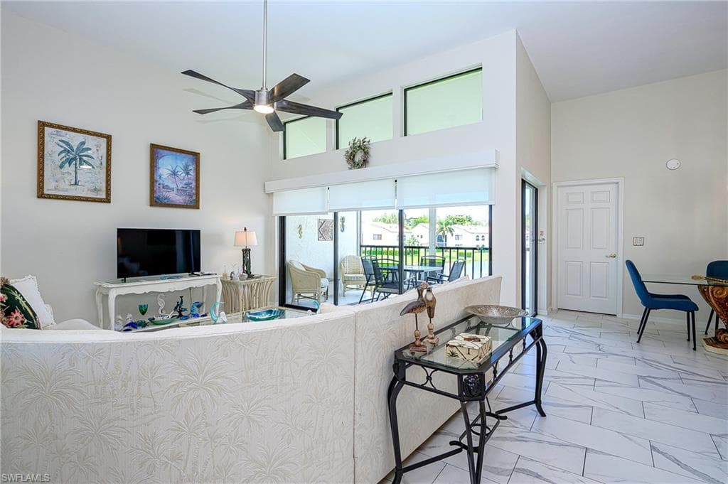 661 Windsurf LN # 202, NAPLES FL 34108-12