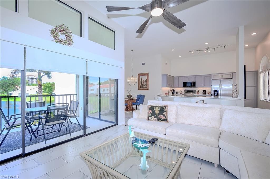 661 Windsurf LN # 202, NAPLES FL 34108-16