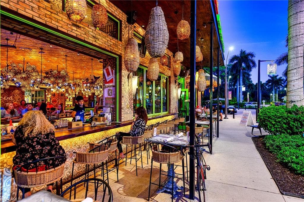 661 Windsurf LN # 202, NAPLES FL 34108-42
