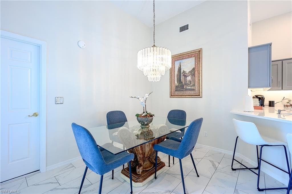 661 Windsurf LN # 202, NAPLES FL 34108-11