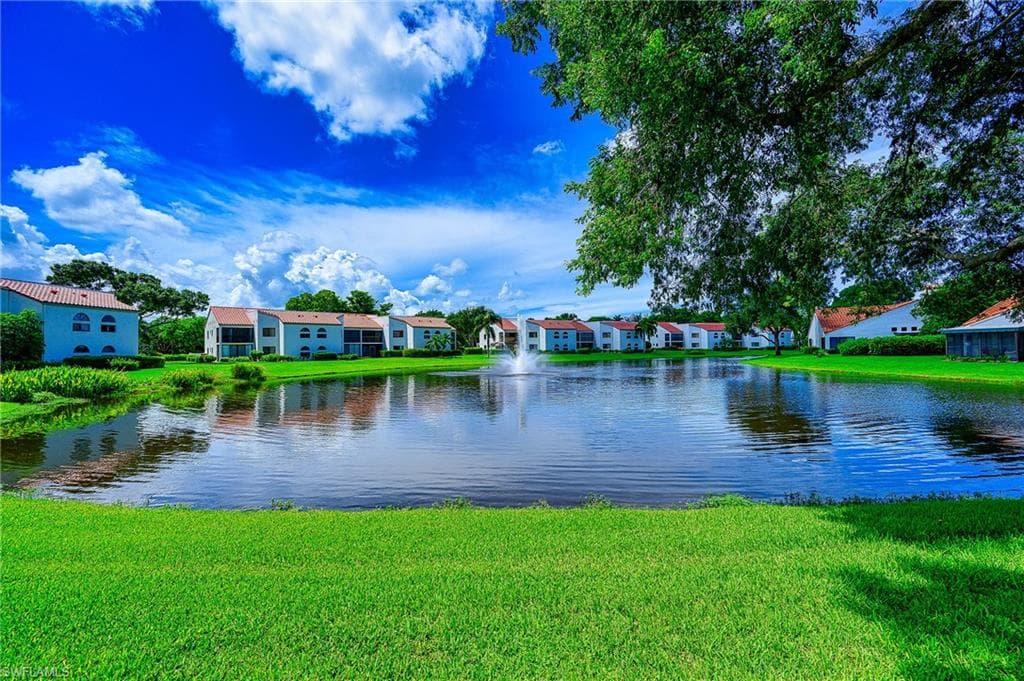661 Windsurf LN # 202, NAPLES FL 34108-25