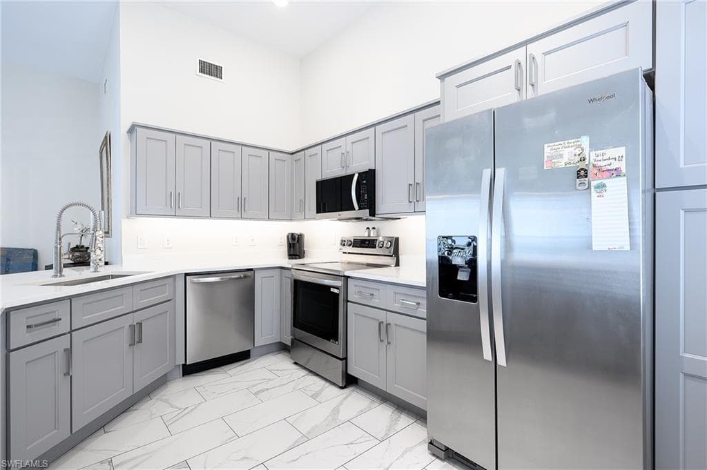 661 Windsurf LN # 202, NAPLES FL 34108-8