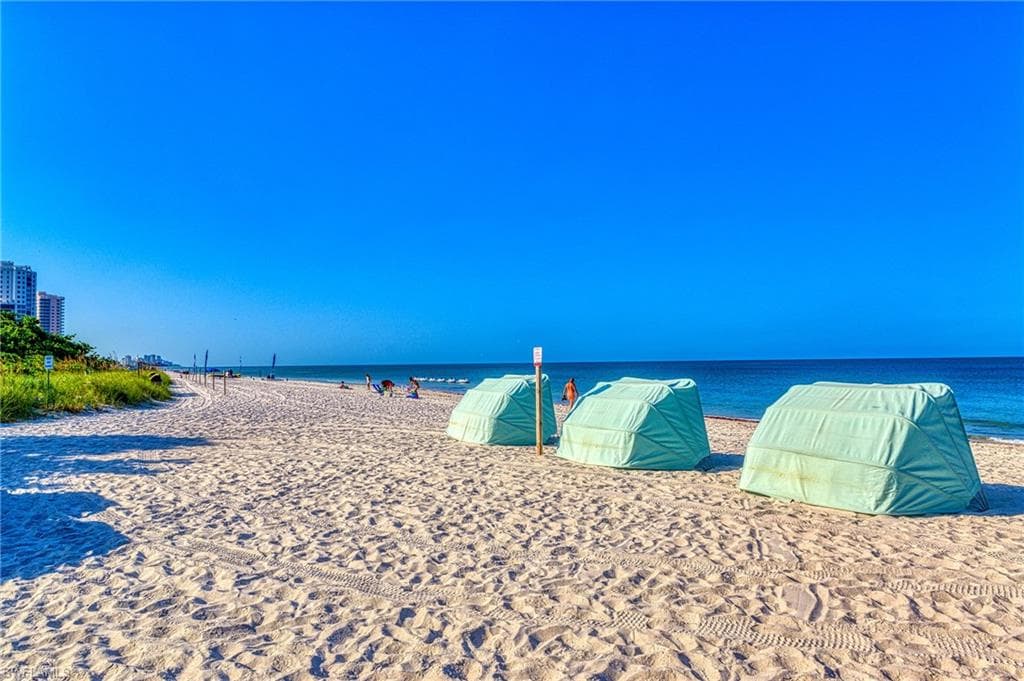 661 Windsurf LN # 202, NAPLES FL 34108-37