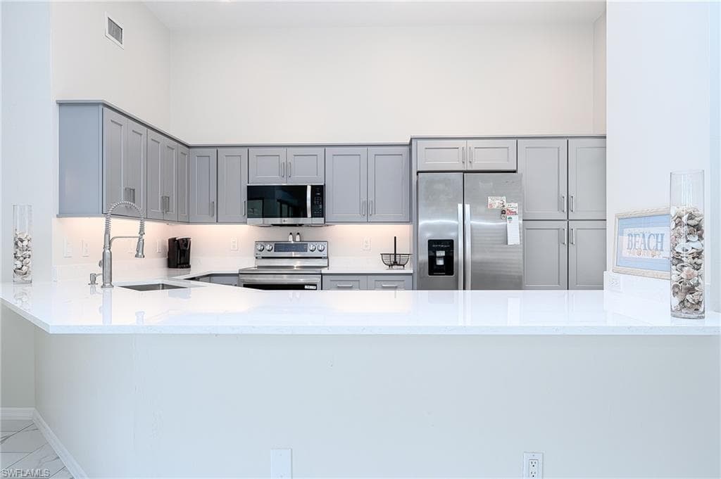 661 Windsurf LN # 202, NAPLES FL 34108-9